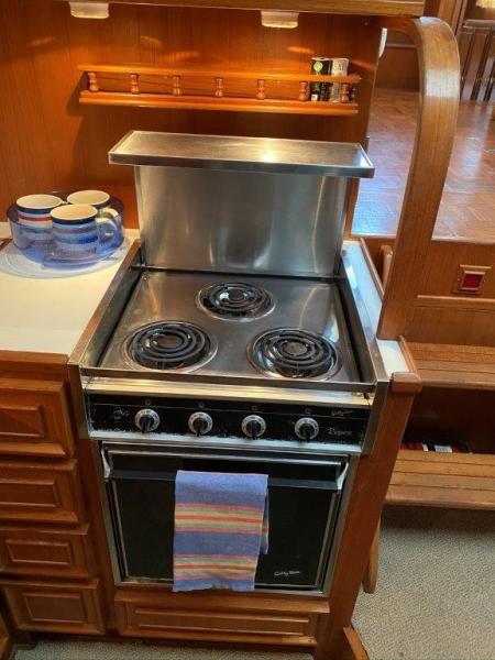 1988 Jefferson 42 Sundeck Motor