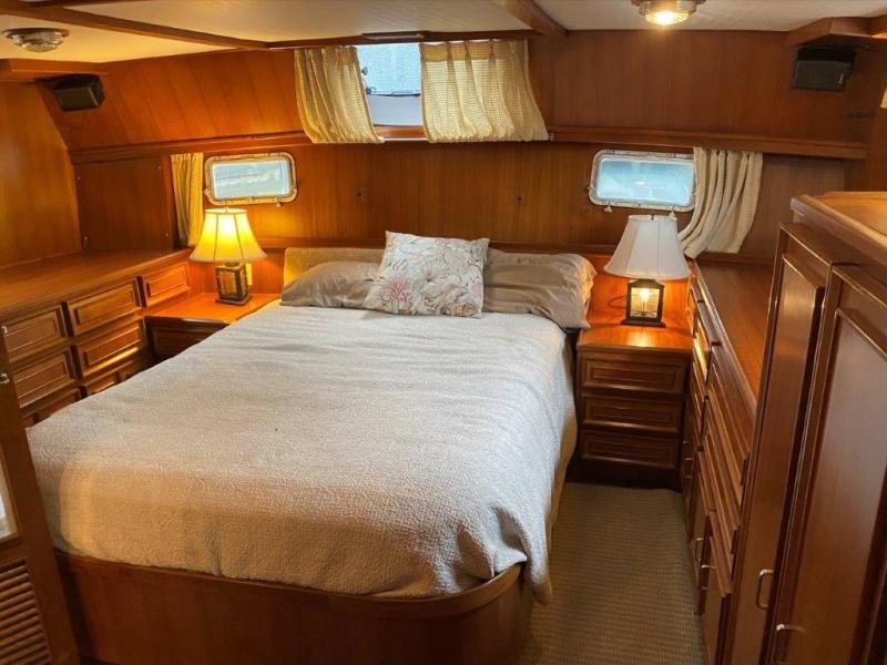 1988 Jefferson 42 Sundeck Motor