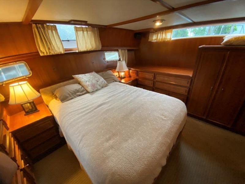 1988 Jefferson 42 Sundeck Motor