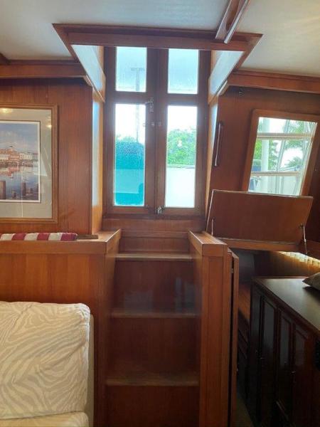 1988 Jefferson 42 Sundeck Motor