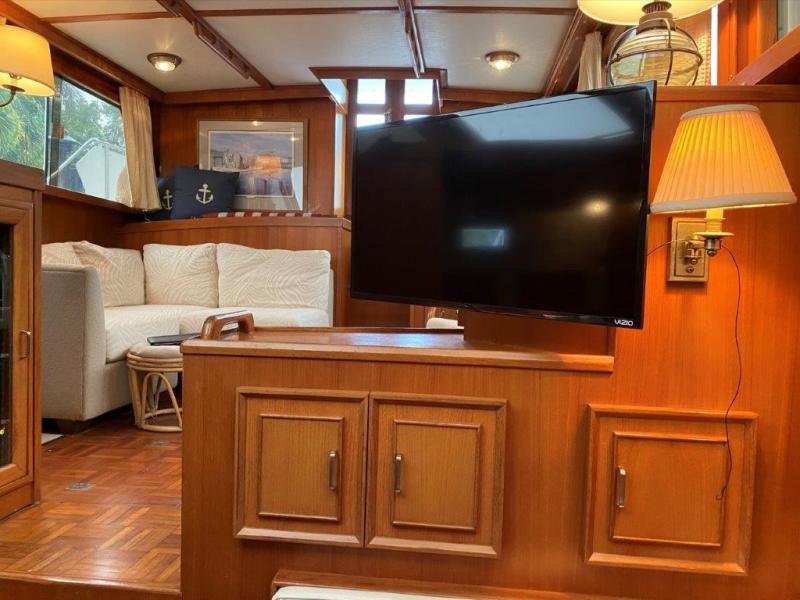 1988 Jefferson 42 Sundeck Motor