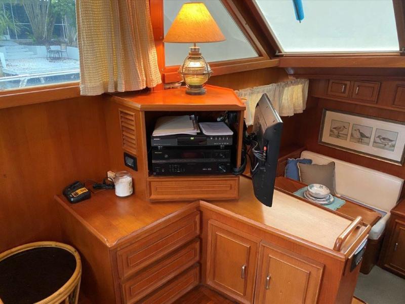 1988 Jefferson 42 Sundeck Motor