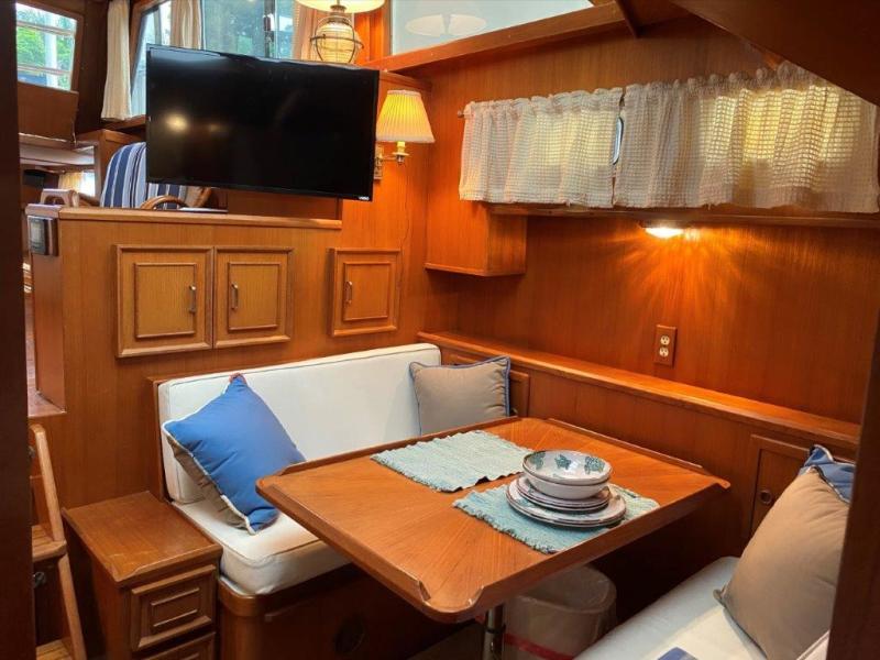 1988 Jefferson 42 Sundeck Motor