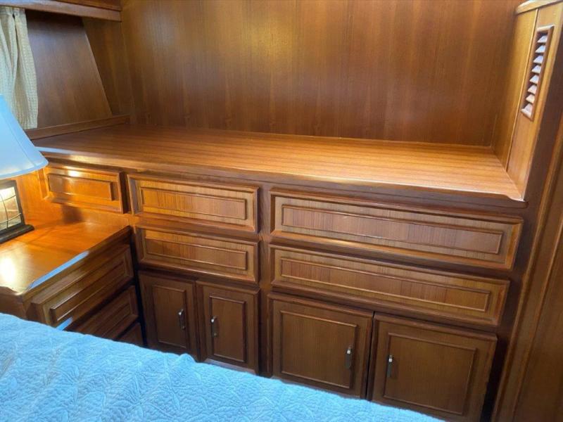 1988 Jefferson 42 Sundeck Motor