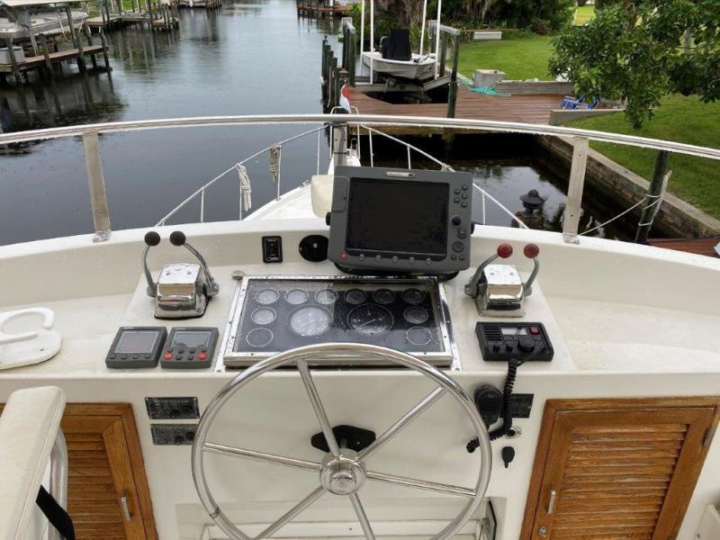 1988 Jefferson 42 Sundeck Motor