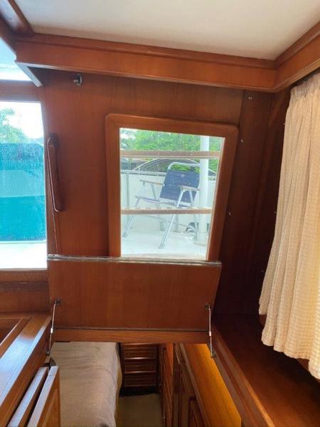 1988 Jefferson 42 Sundeck Motor
