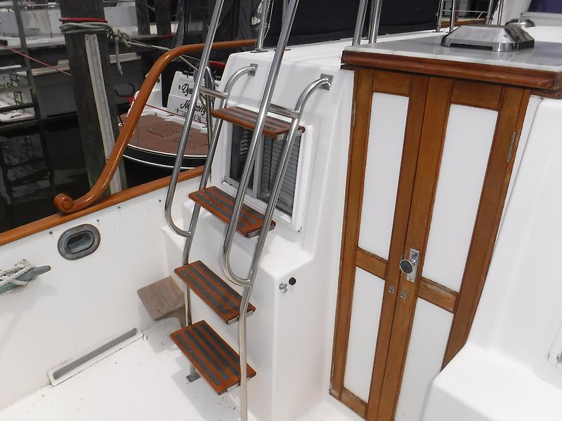 1988 Grand Banks Classic