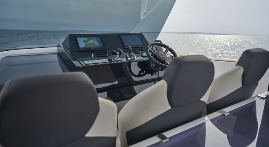 38' 2021 Astondoa 377 Coupe Outboard