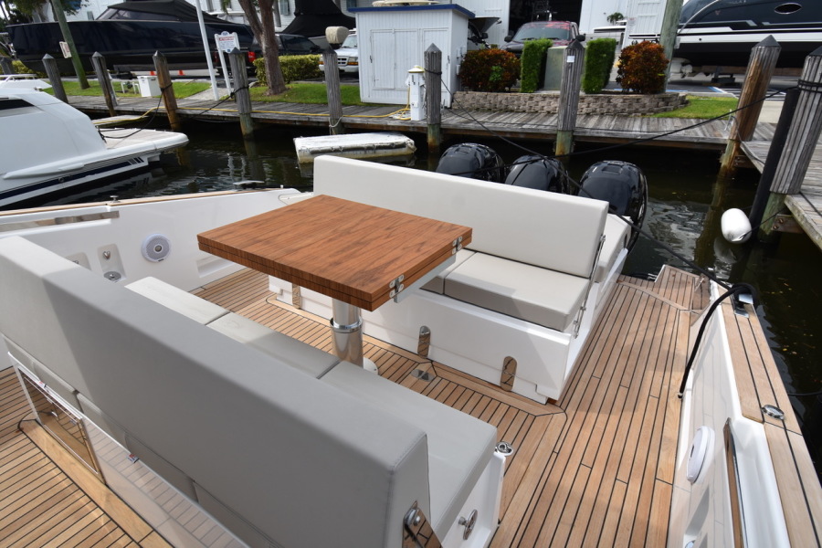 38' 2021 Astondoa 377 Coupe Outboard