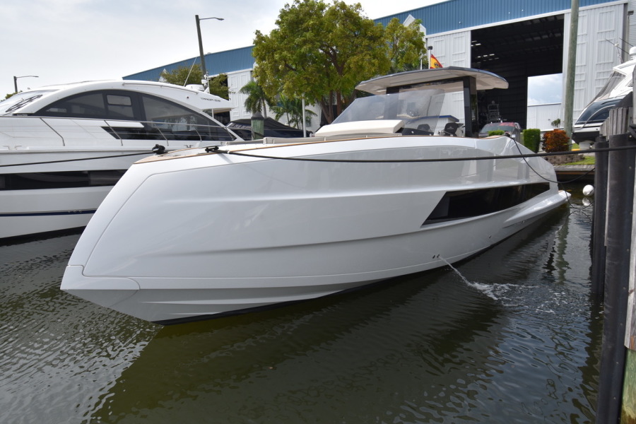 38' 2021 Astondoa 377 Coupe Outboard
