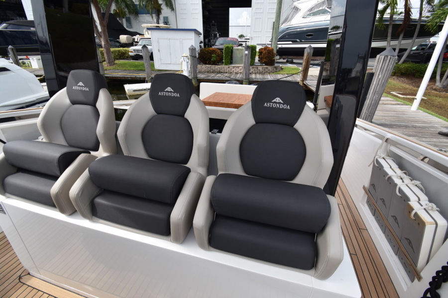 38' 2021 Astondoa 377 Coupe Outboard