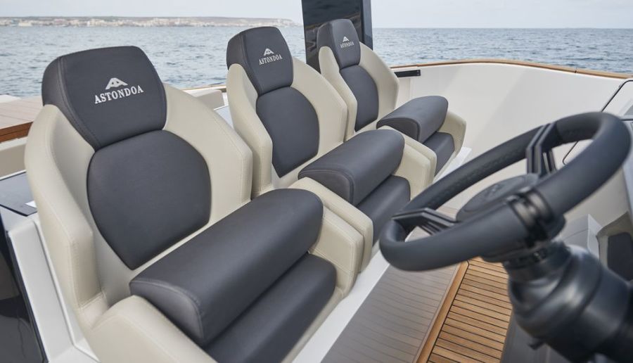 38' 2021 Astondoa 377 Coupe Outboard