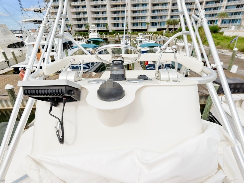 35' 2002 Boston Whaler 350 Defiance