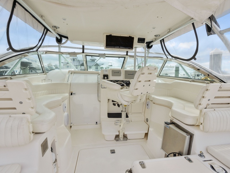 35' 2002 Boston Whaler 350 Defiance