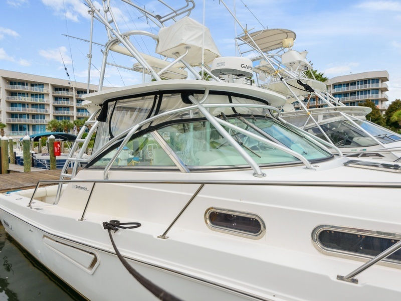35' 2002 Boston Whaler 350 Defiance
