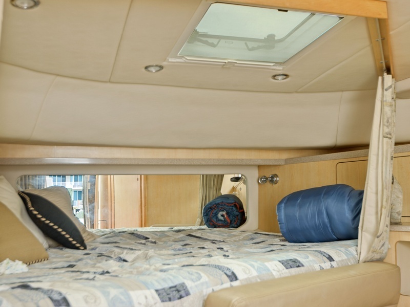 35' 2002 Boston Whaler 350 Defiance