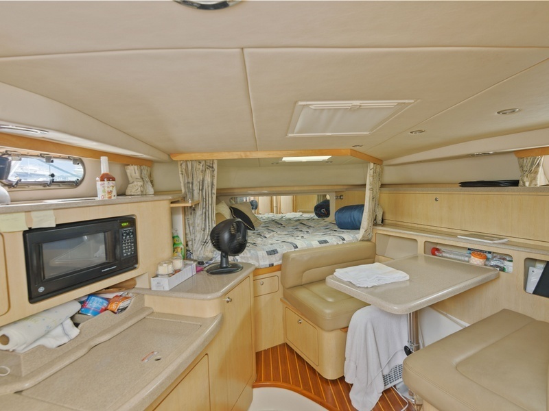 35' 2002 Boston Whaler 350 Defiance