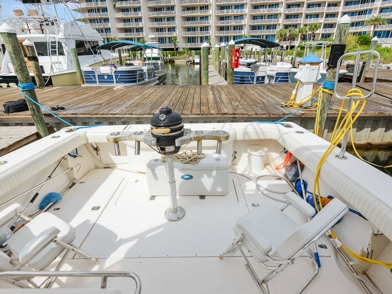 35' 2002 Boston Whaler 350 Defiance