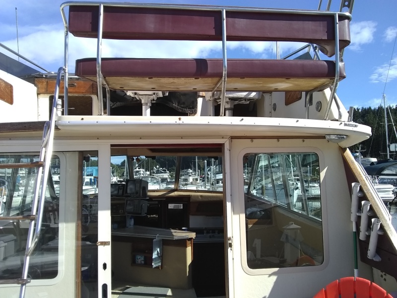 1983 Sea Ray 390 Sportfish
