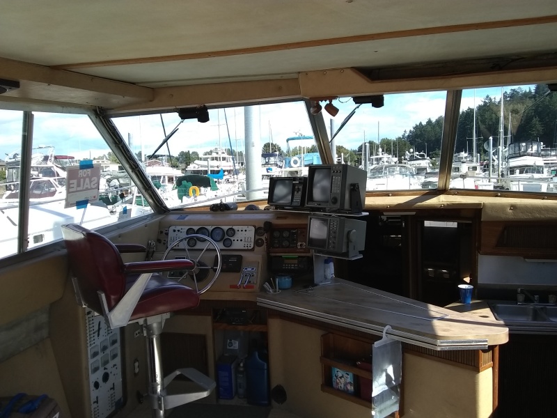 1983 Sea Ray 390 Sportfish