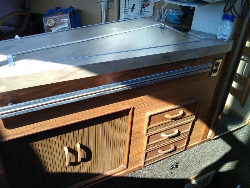 1983 Sea Ray 390 Sportfish
