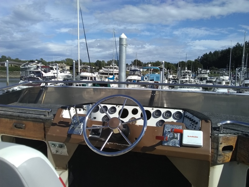 1983 Sea Ray 390 Sportfish