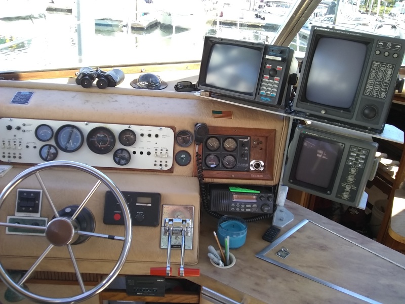 1983 Sea Ray 390 Sportfish