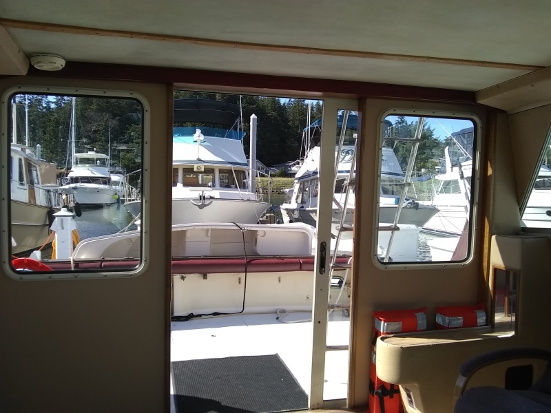 1983 Sea Ray 390 Sportfish