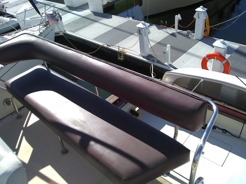 1983 Sea Ray 390 Sportfish