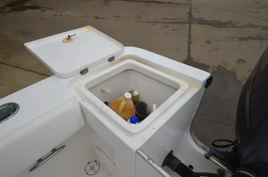 2002 SeaCraft 32 Master Angler