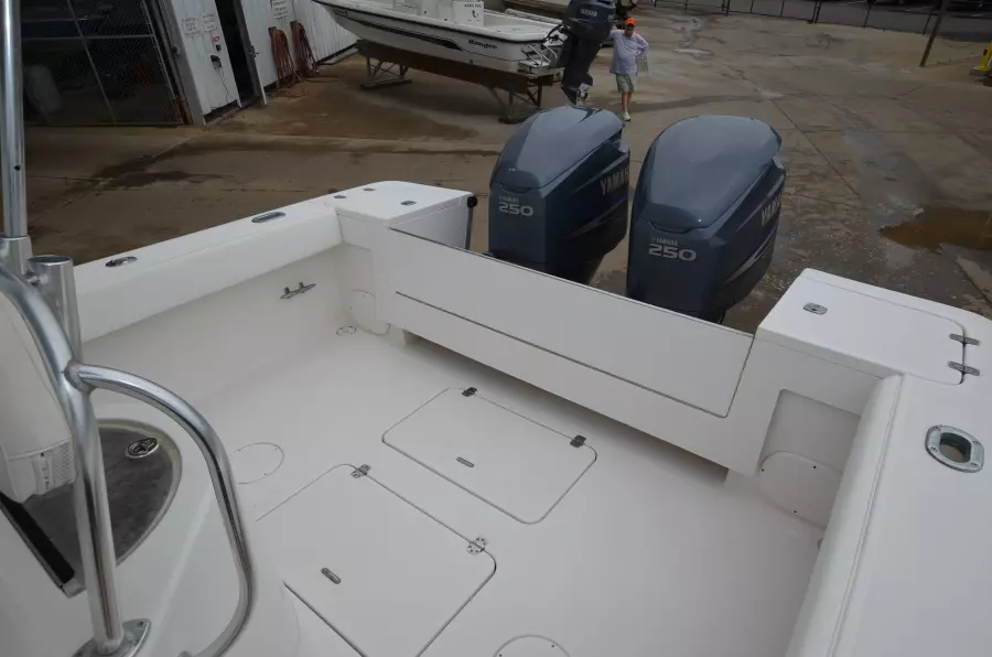 2002 SeaCraft 32 Master Angler