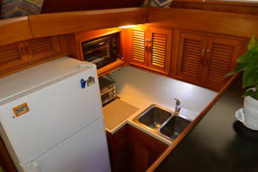 1987 CHB Sea Master Sundeck