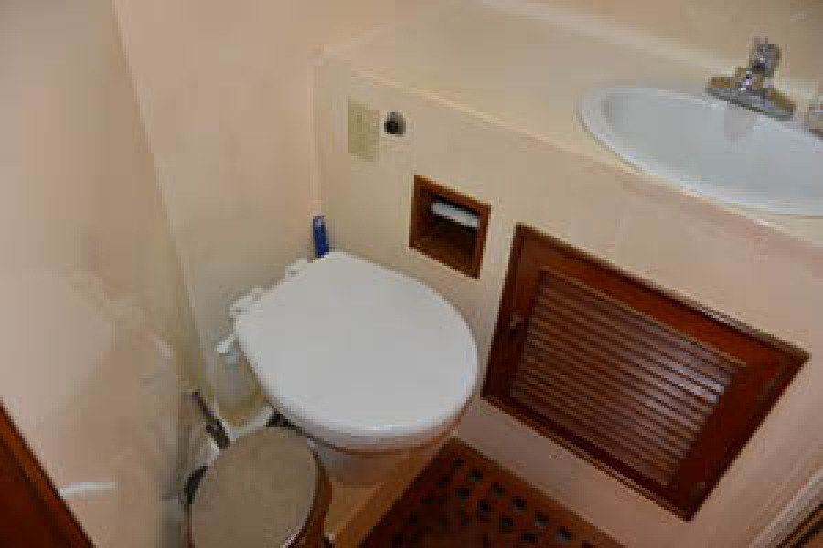 1987 CHB Sea Master Sundeck