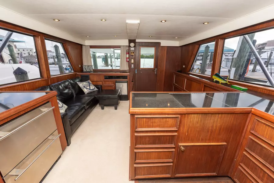 Salon & Galley