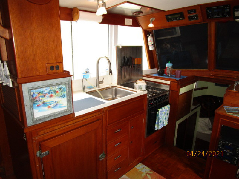 42' Grand Banks galley1