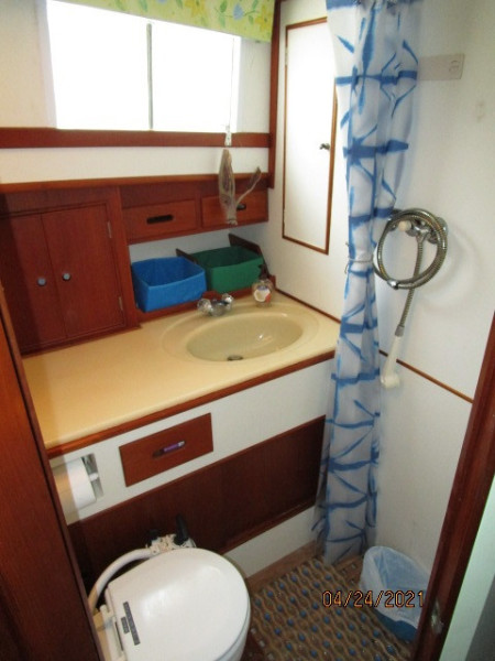 42' Grand Banks guest stateroom head