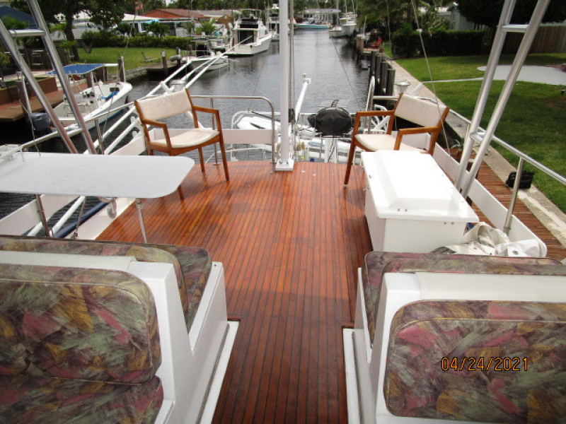 42' Grand Banks flybridge aft