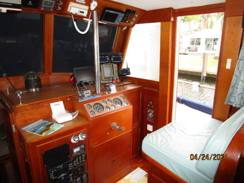 42' Grand Banks lower helm1