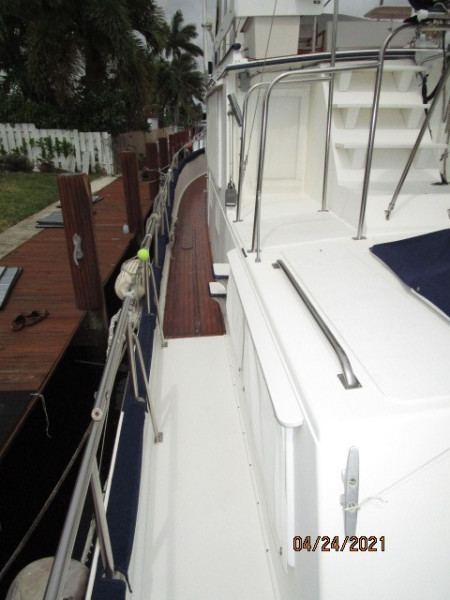 42' Grand Banks port side deck