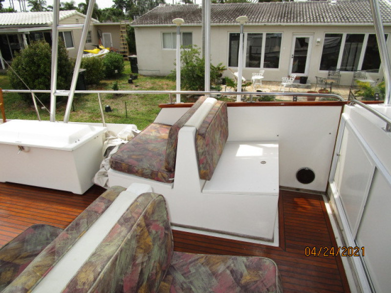 42' Grand Banks flyridge port