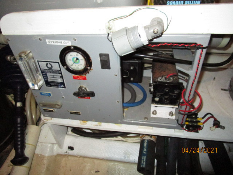 42' Grand Banks water maker1