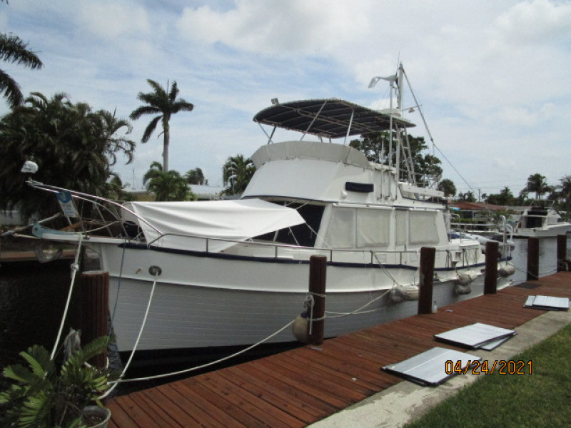 42' Grand Banks port forward profile