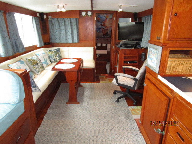 42' Grand Banks salon aft