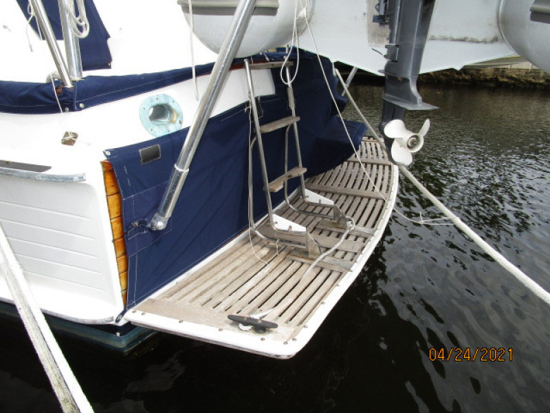42' Grand Banks swimplatform