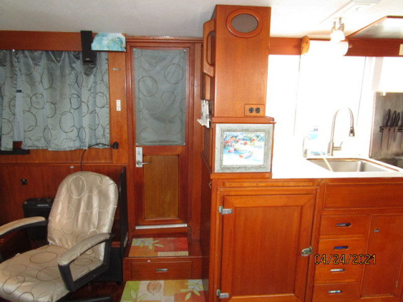 42' Grand Banks salon port