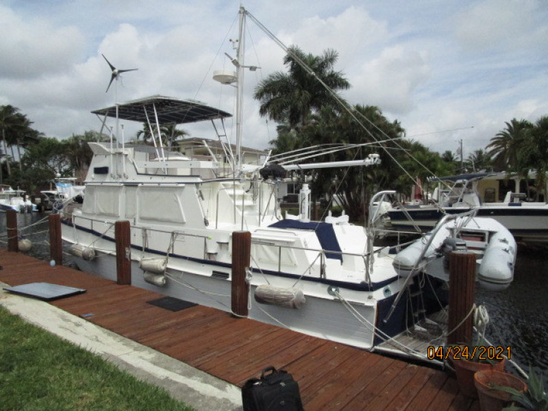 42' Grand Banks port aft profile
