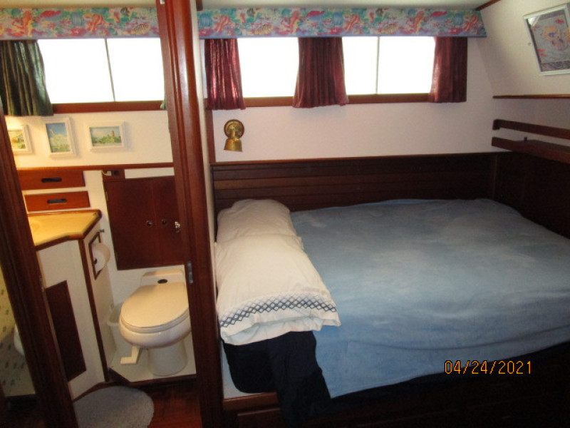 42' Grand Banks master stateroom starboard