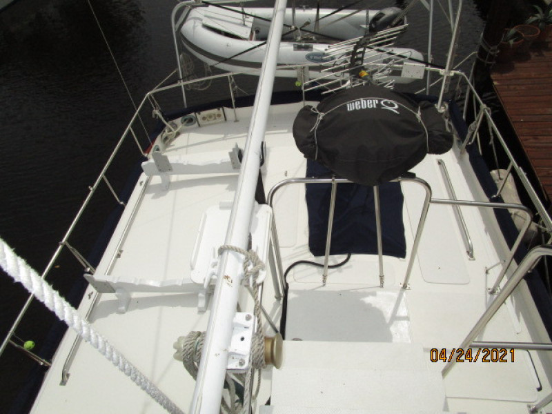 42' Grand Banks trunk cabin aft
