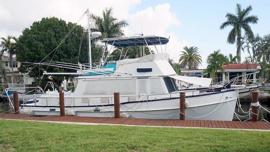 42' Grand Banks starboard profile