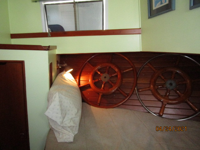 42' Grand Banks guest stateroom port